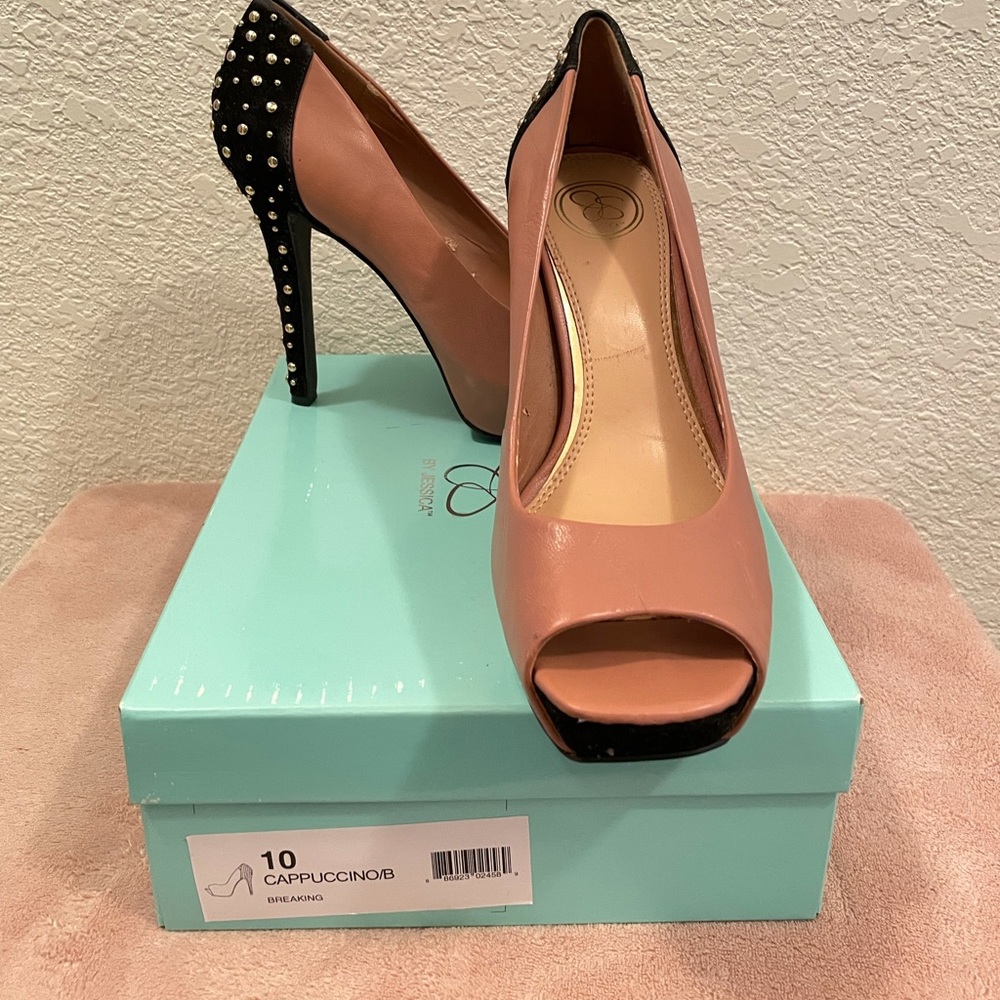 Jessica Simpson Tan & Black Stiletto